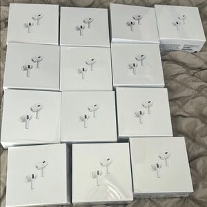 Apple White Earbud Headphones